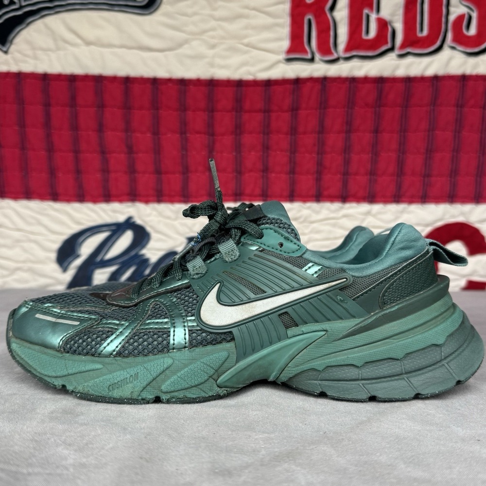 Size 8.5 - Nike V2K Run‎ Bicoastal Vintage Green W